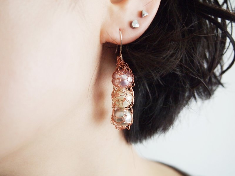 Vintage and elegant handmade custom rose gold copper wire with imitation pearl braided earrings - ต่างหู - วัสดุอื่นๆ สีทอง