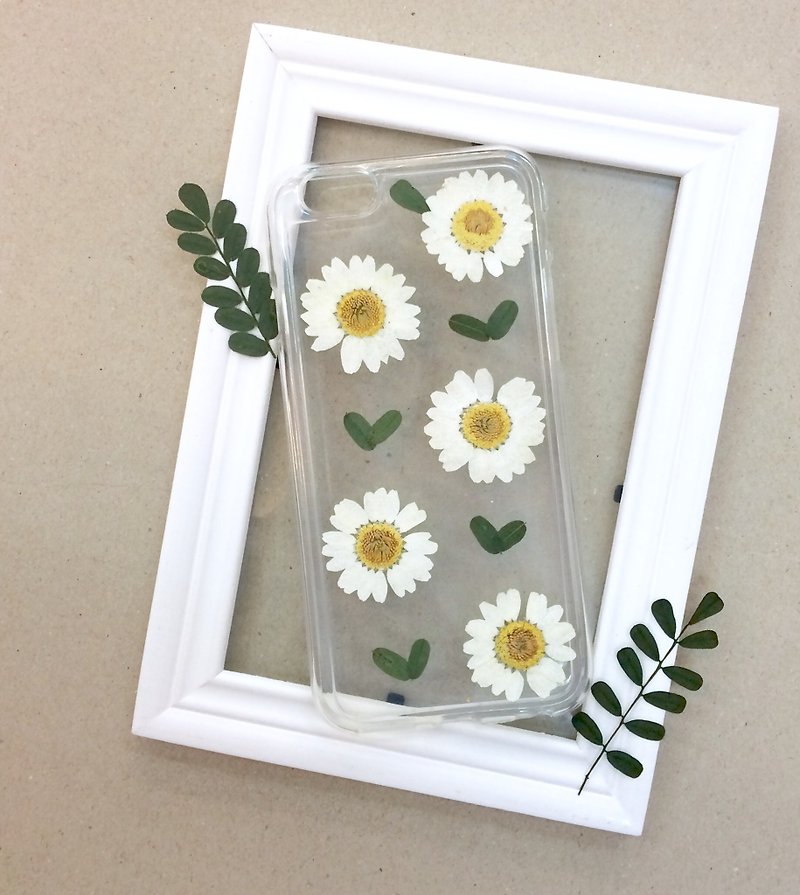 Bit by bit in the heart of the white daisy phone case - Other - Plastic White