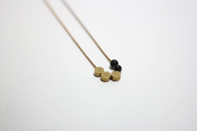 Mother's Day gift little black and gold circle necklace natural stone brass - Collar Necklaces - Other Metals Black