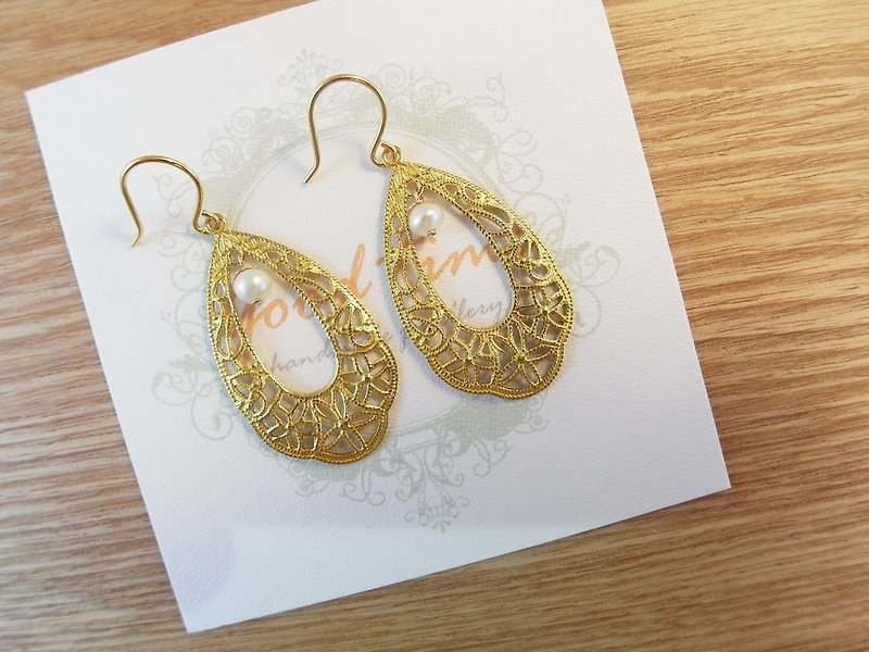 | Touch of moonlight | carved classical style pure brass earrings - Earrings & Clip-ons - Other Materials Gold