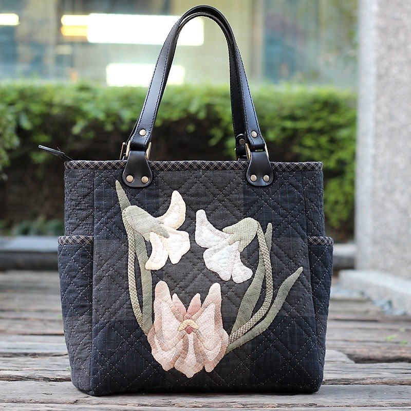Classical brown geometric pattern black patch creative handbag - Hand bag as material - อื่นๆ - วัสดุอื่นๆ สีดำ