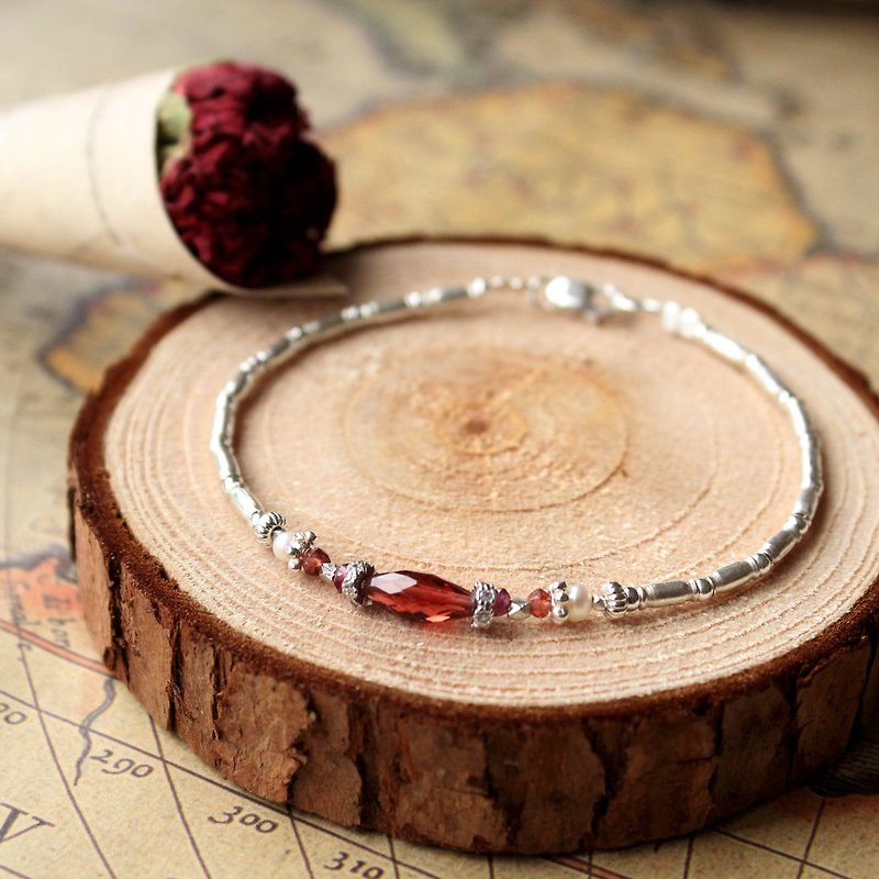 Journal Babylon Eye / freshwater pearls, garnet, sterling silver bracelet bracelet - สร้อยข้อมือ - วัสดุอื่นๆ สีแดง