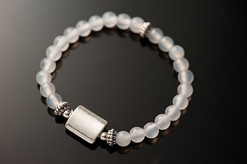 【Woody's Handmade】 Pure. White agate single layer bracelet. a section. - Bracelets - Other Materials White