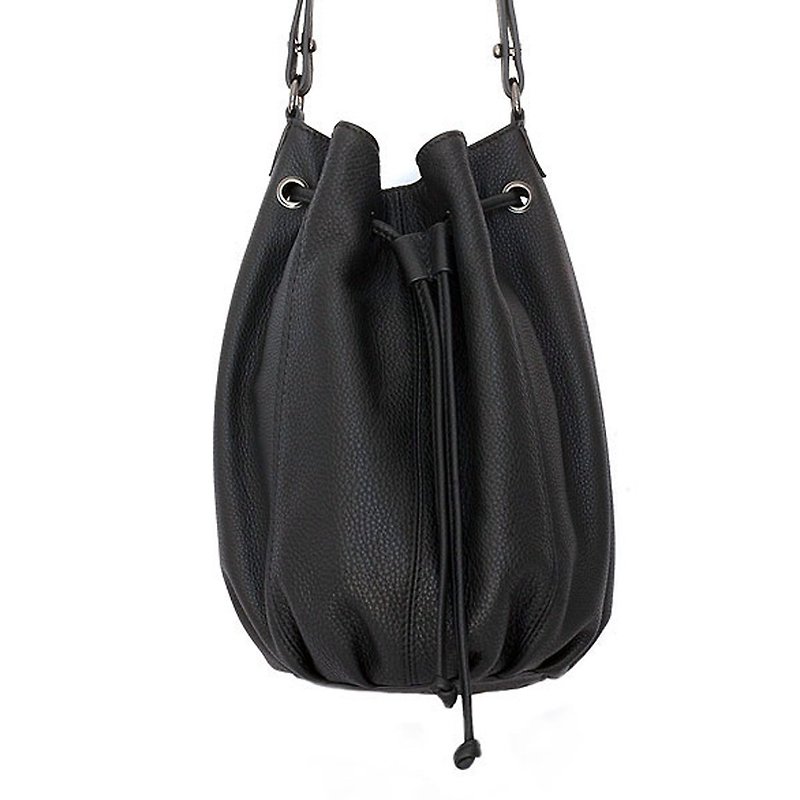DISTANT LOVER Bucket Bag_Black / Black - กระเป๋าแมสเซนเจอร์ - หนังแท้ สีดำ