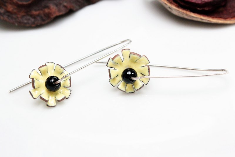 Flora Earrings 花朵琺瑯耳環(粉黃) - 耳環/耳夾 - 其他金屬 黃色
