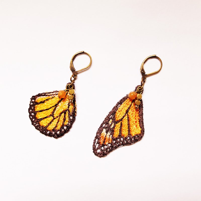 刺繡 蝴蝶 天然石蝶羽耳環 / 帝王蝶 Monarch Butterfly - 耳環/耳夾/耳骨夾 - 繡線 橘色