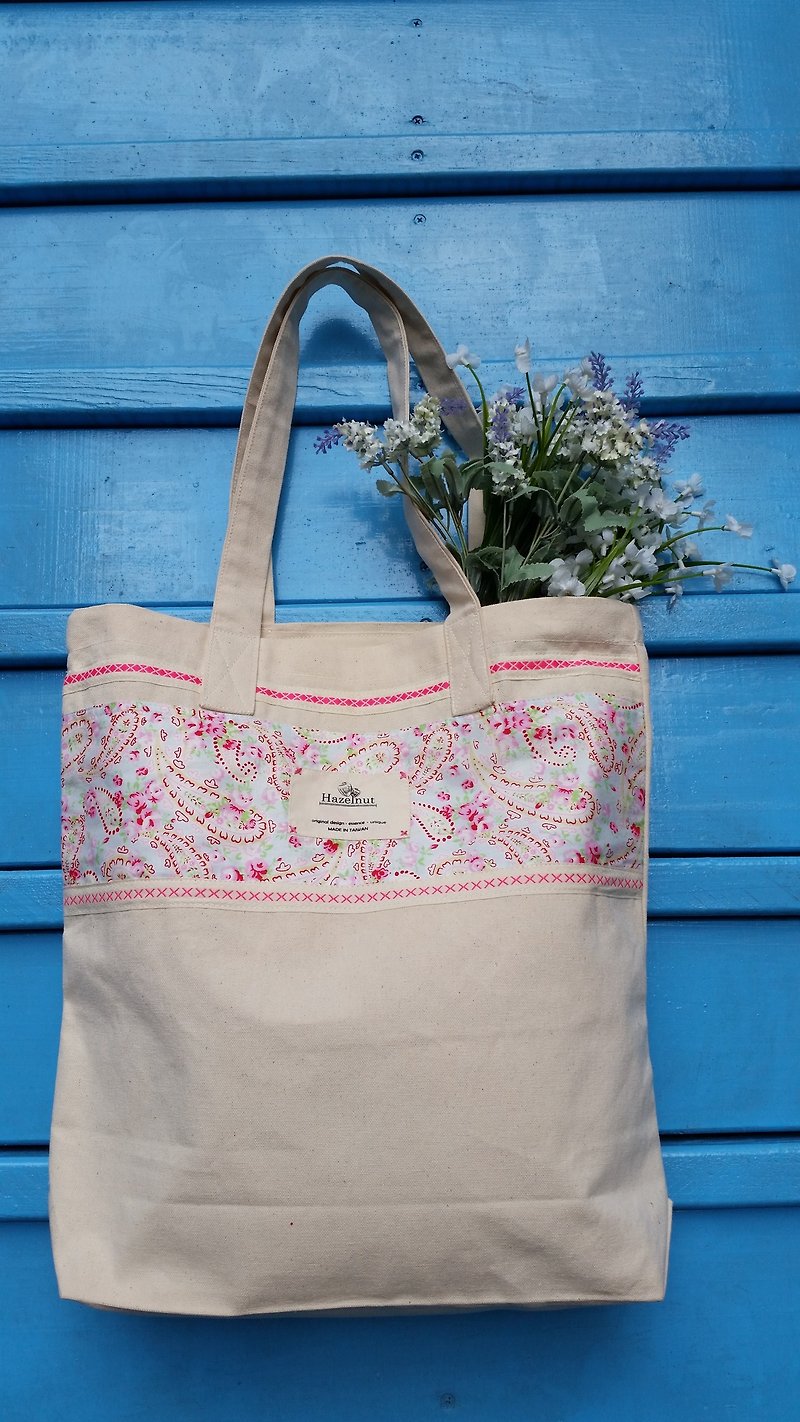Nordic pink flower pattern embroidered webbing bag/handbag/shoulder bag/cotton canvas - กระเป๋าแมสเซนเจอร์ - วัสดุอื่นๆ ขาว