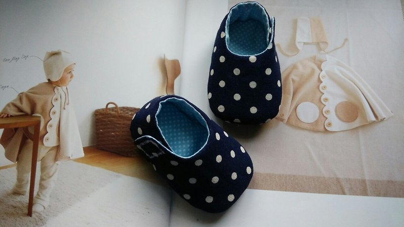 青い底の小さな赤ちゃんの靴赤ちゃんの靴11/12 - ベビーシューズ - その他の素材 ブルー