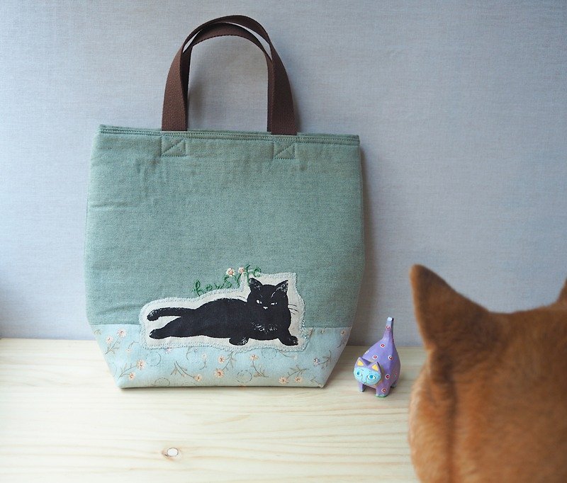 วัสดุอื่นๆ กระเป๋าถือ สีน้ำเงิน - howslife [cat] Language floral appliqué series - hand shop cotton tote bag - you look at me meow, you can be a little bit closer!