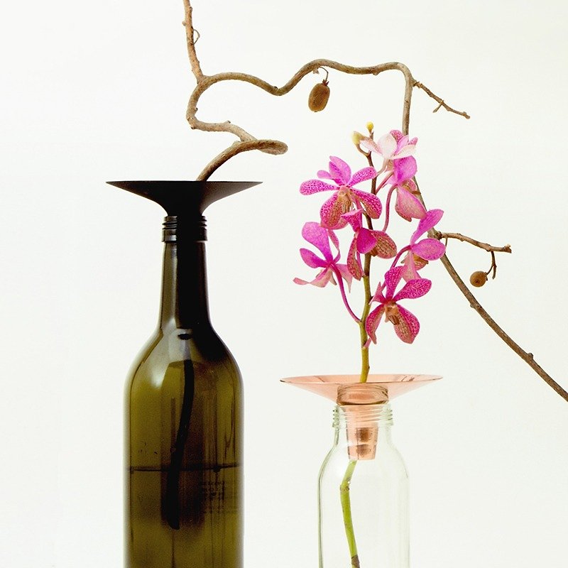 Innate Vase - Copper / Matte Black Metal Vase - ตกแต่งต้นไม้ - โลหะ สีทอง