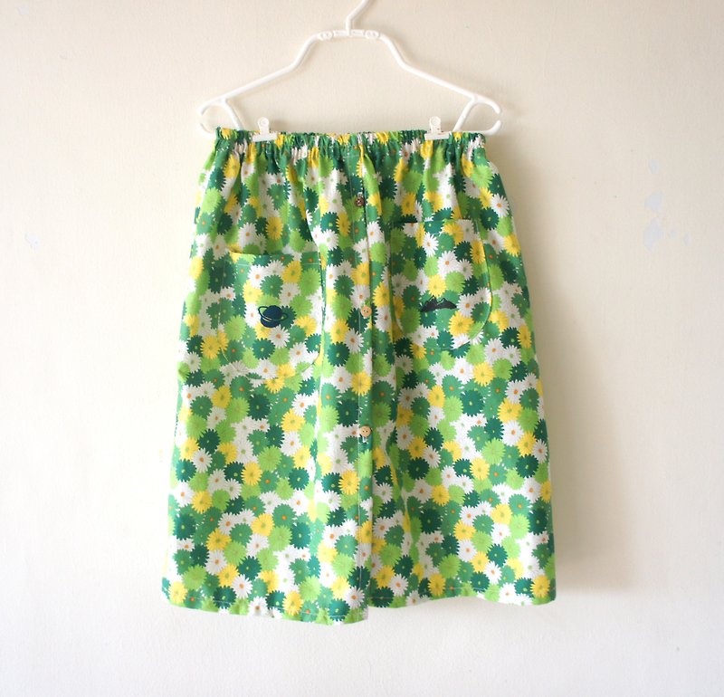 漂亮綠花木釦及膝裙 - 裙子/長裙 - 棉．麻 綠色
