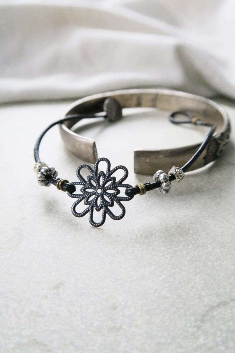 "Retro." Nostalgic | through flower | ancient silver | Classical | leather leather | neutral | bracelets | lanyard | Valentine's Day | New Year | Gifts - Bracelets - Other Metals Black