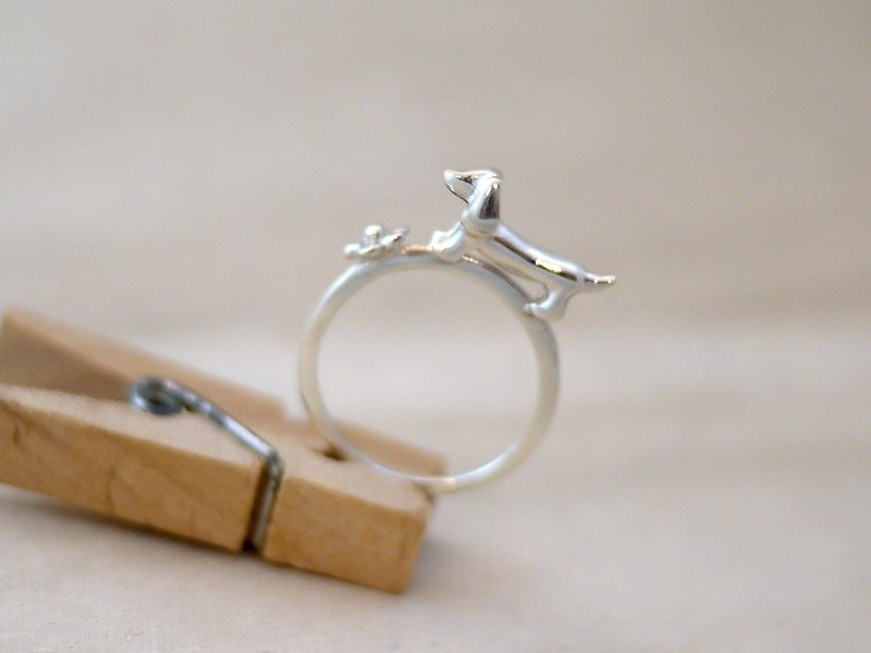 [Jin Xia Lin‧ accessories] baby dachshund standing ring sterling silver - General Rings - Other Metals 