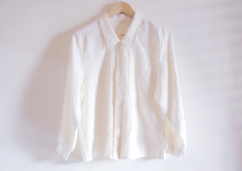 Just pills and cat ♫ ~ classical embroidered white shirt - เสื้อเชิ้ตผู้หญิง - วัสดุอื่นๆ ขาว
