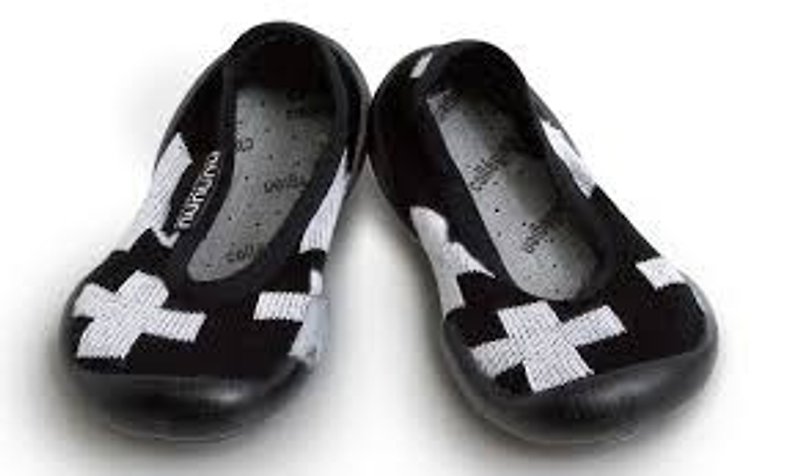 2015 NUNUNU+collegien 黑底白十字架平口襪鞋(小孩款) - 童裝鞋 - 其他材質 黑色
