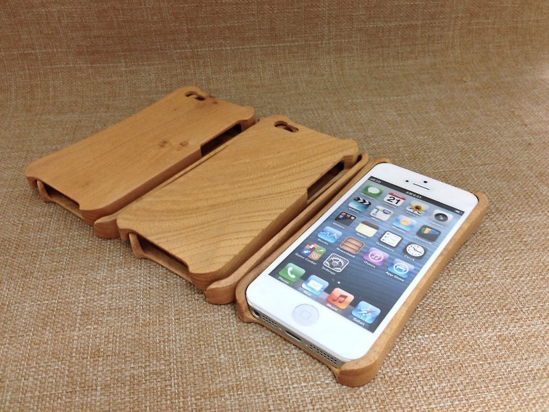 Wkidea iPhone5 3D人體工學木作殼_台灣櫸 - อื่นๆ - ไม้ สีทอง