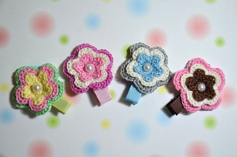 Knitting tricolor flowers hairpin - Bibs - Other Materials 