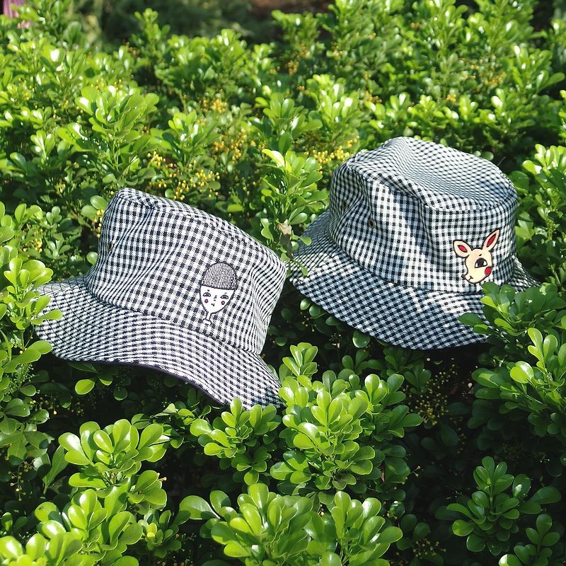 両面刺繍漁師帽子/黒チェック - 帽子 - 刺しゅう糸 ブラック