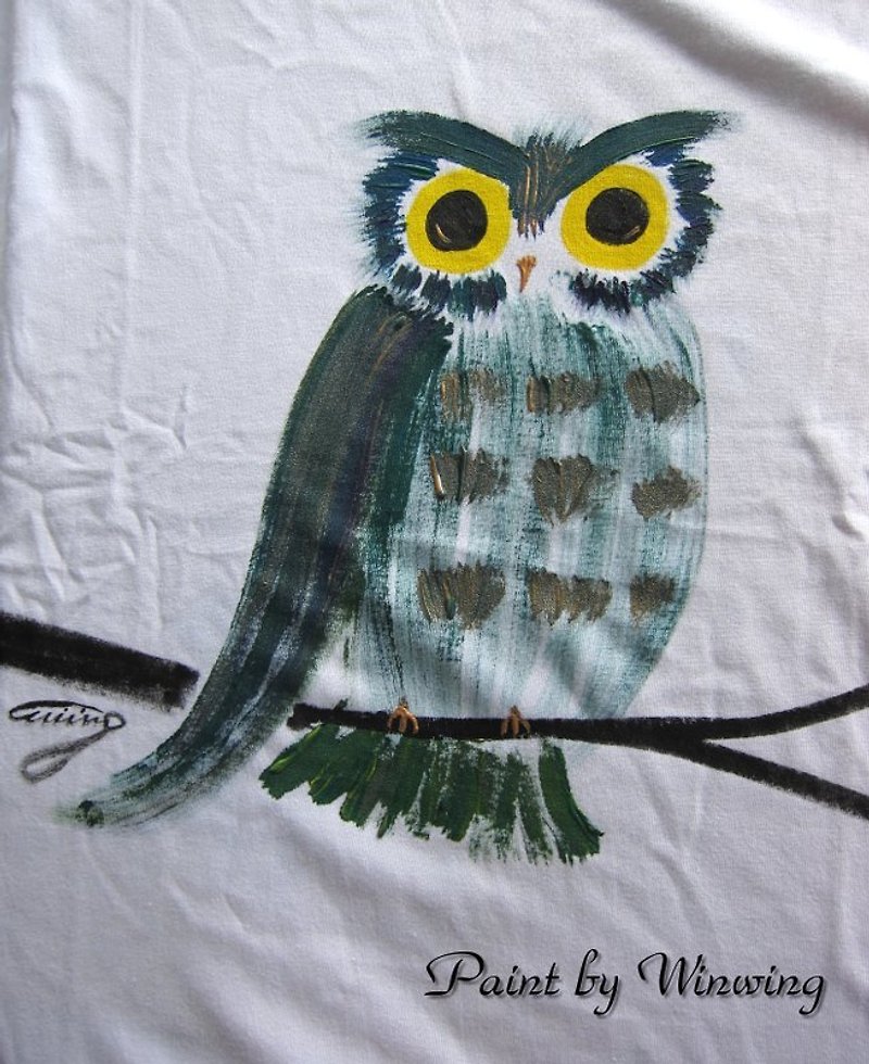 Big Owl (Dark Green)-Winwing Hand-painted Clothes - เสื้อยืดผู้หญิง - ผ้าฝ้าย/ผ้าลินิน 