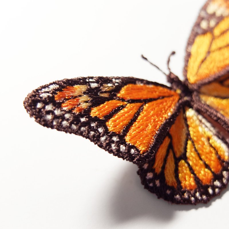 刺繡 蝴蝶 別針 大型 / 帝王蝶 Monarch Butterfly - 胸針 - 繡線 橘色