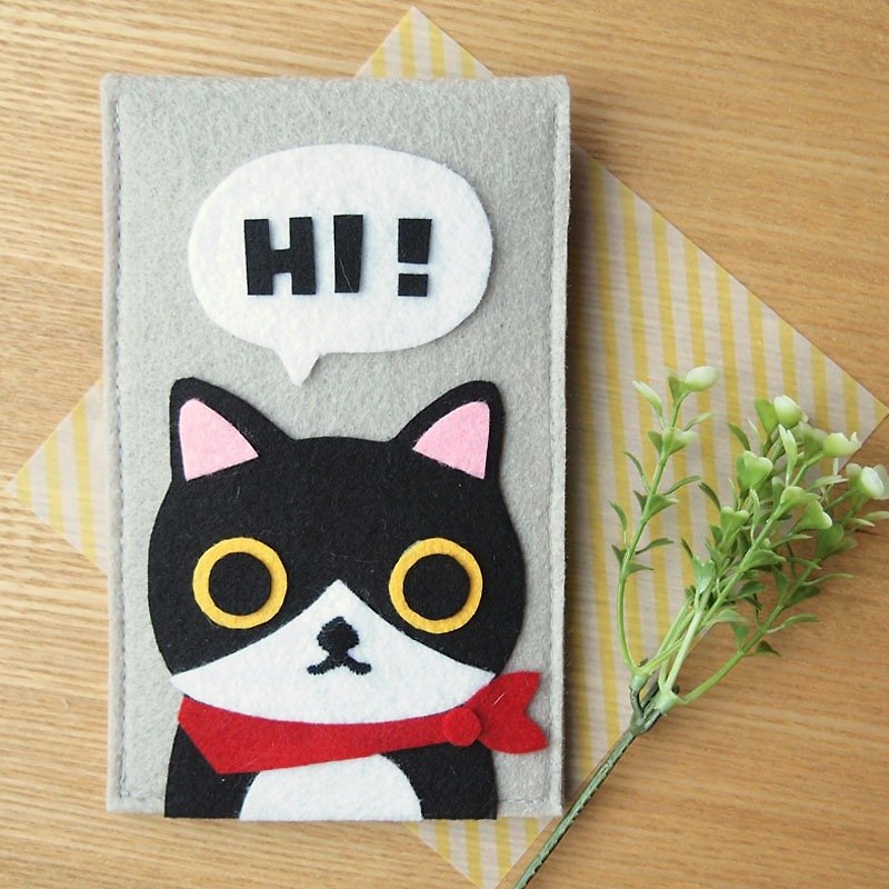 Meow hand-made red scarf black and white cat Just to say Hi -! Phone bag / Storage bag / pouch / Pencil - กระเป๋าเครื่องสำอาง - วัสดุอื่นๆ สีเทา