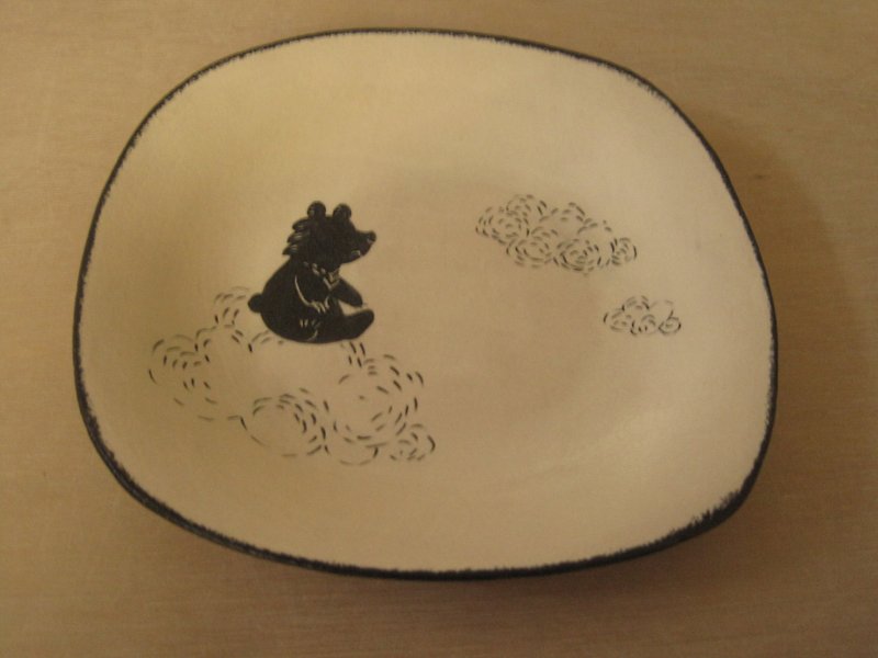 DoDo Handmade Whispers. Animal Silhouette Series-Black Bear Square Plate (White) - จานและถาด - ดินเผา ขาว