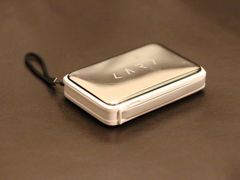 [CARD] CPX究極のモバイル電源10200ミリアンペア（白） - 充電器・USBコード - 金属 ホワイト