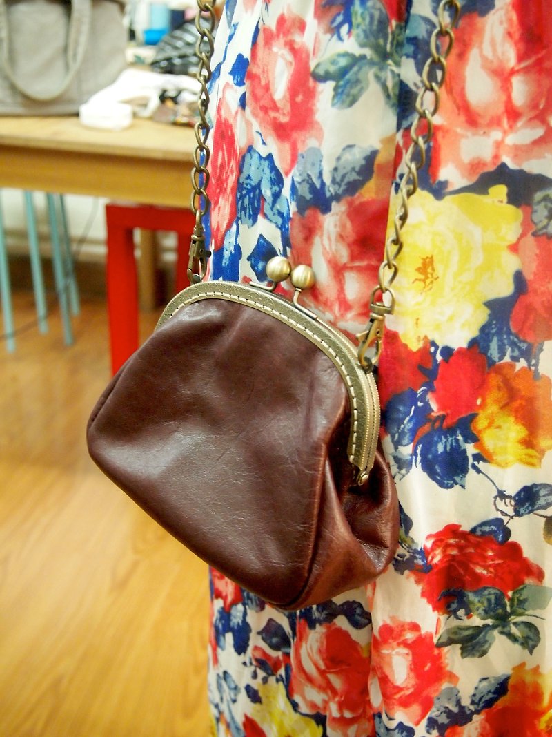 Sew Vintage leather shoulder bag mouth gold small handbag clutch (burgundy) - กระเป๋าคลัทช์ - หนังแท้ สีเขียว