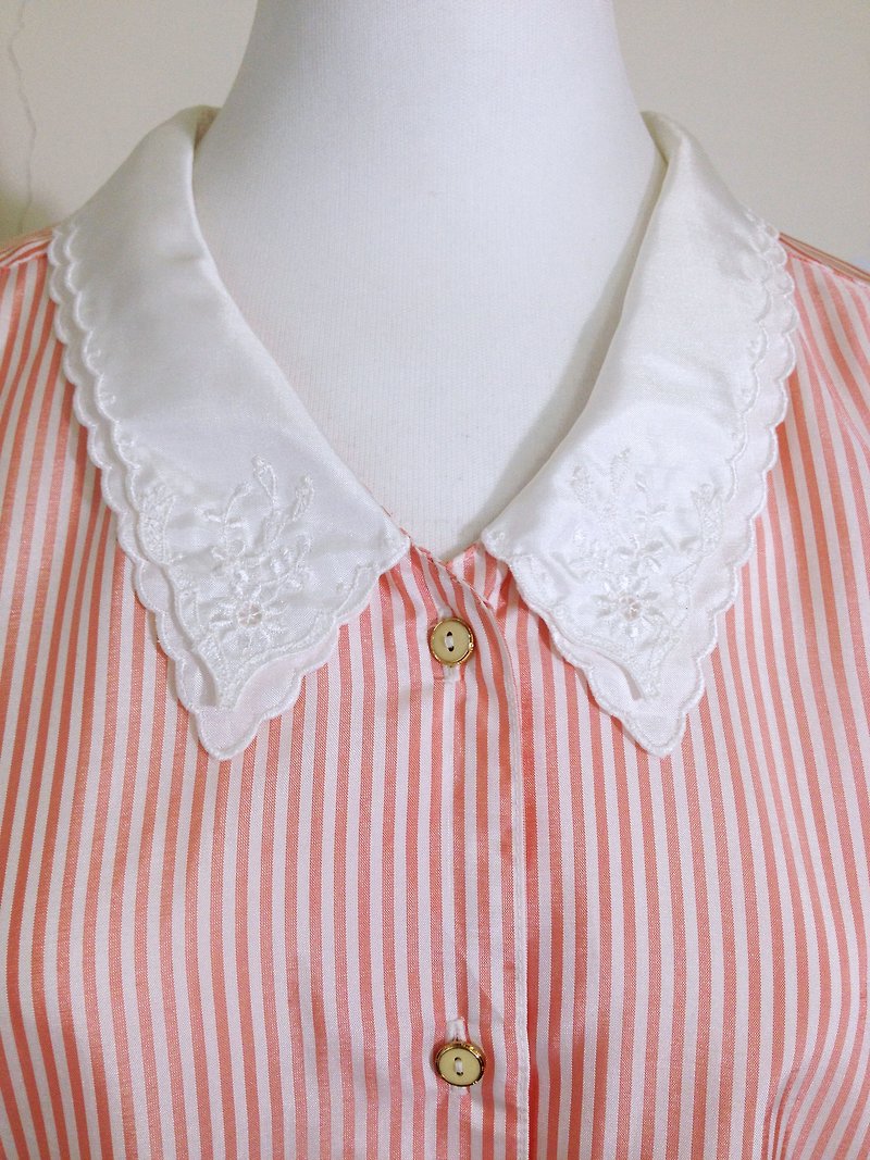 Ping-pong vintage [vintage shirt / double embroidered collar and pink stripes vintage shirt] back flowers retro shirt abroad - เสื้อเชิ้ตผู้หญิง - วัสดุอื่นๆ สึชมพู
