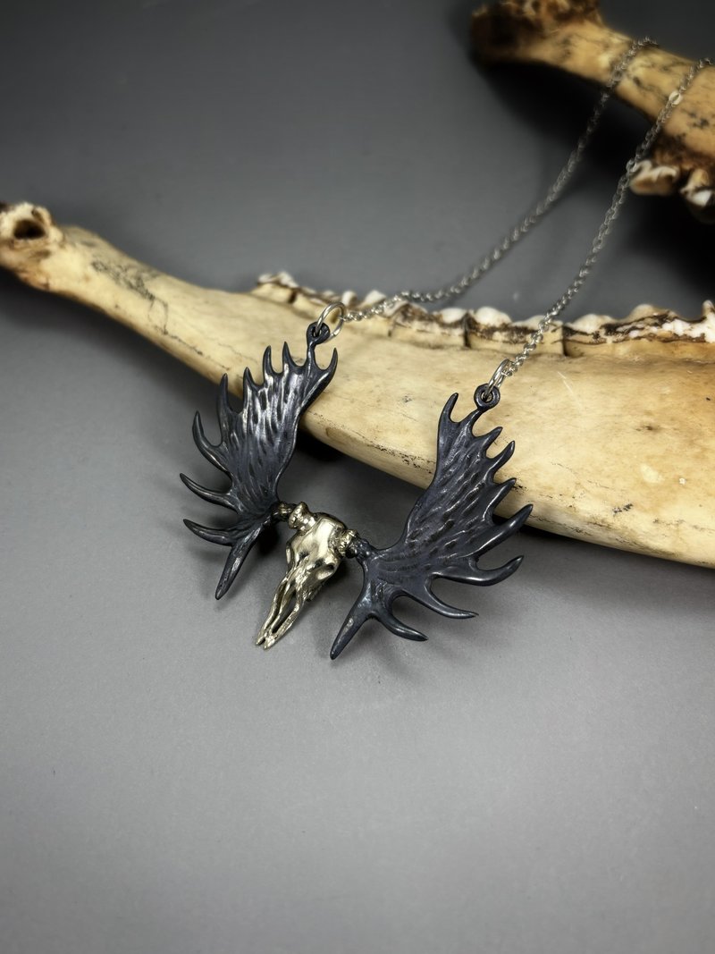 Moose Skull Pendant Necklace in White Bronze. Available in 4 Colourways. - 項鍊 - 其他金屬 