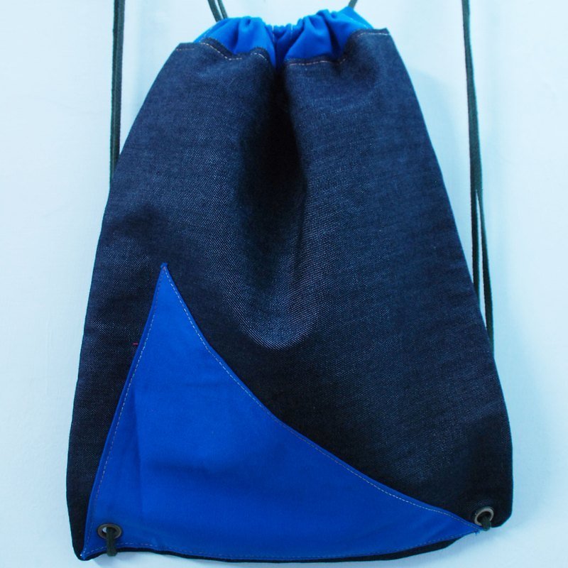 Miss J ◢◢限量版◢◢幾何三角形[深藍色]+深藍色丹寧牛仔布/束口後背+手提包包 - กระเป๋าแมสเซนเจอร์ - วัสดุอื่นๆ สีน้ำเงิน