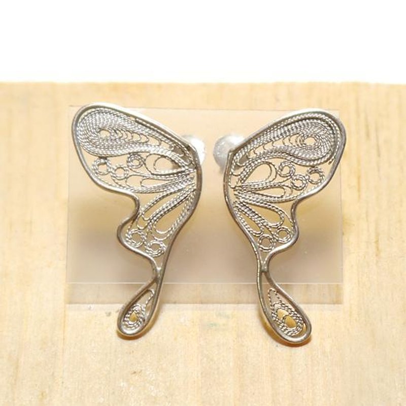 Filigree earrings dancing butterfly - Earrings & Clip-ons - Other Metals White