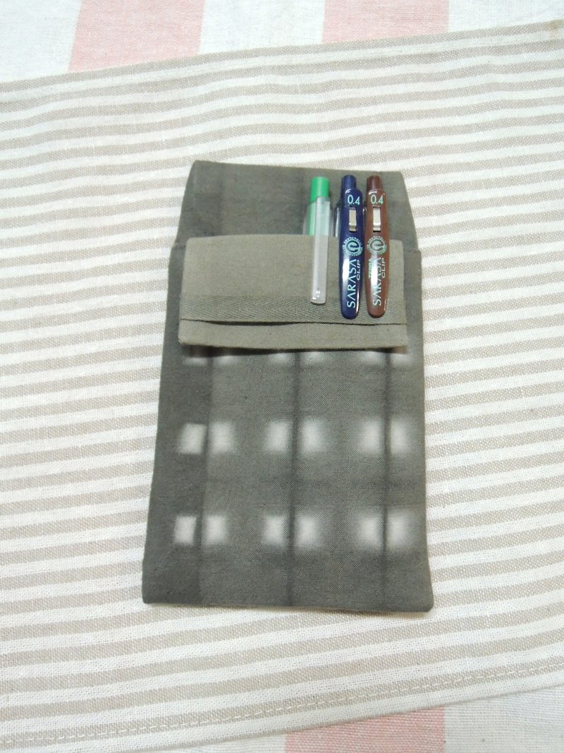 [Mu Mu grass and wood dyed] olive leaf plant dyed medical pencil case (customized) - กล่องดินสอ/ถุงดินสอ - ผ้าฝ้าย/ผ้าลินิน สีเทา