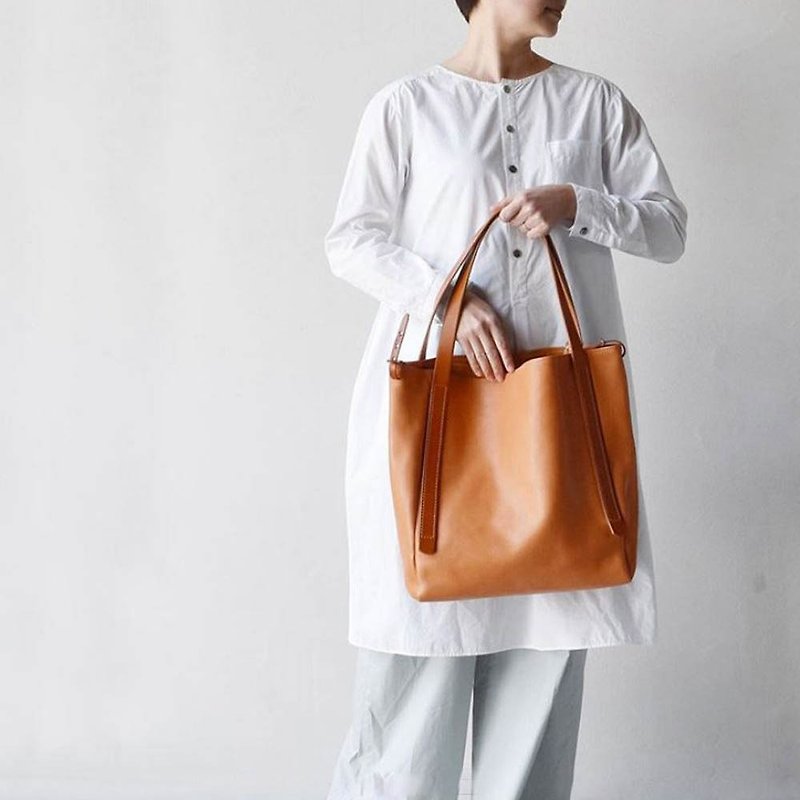 Classic Soft Shoulder Bag in Japanese Handmade Leather Made in Japan by TEHA' AMANA - กระเป๋าแมสเซนเจอร์ - หนังแท้ 