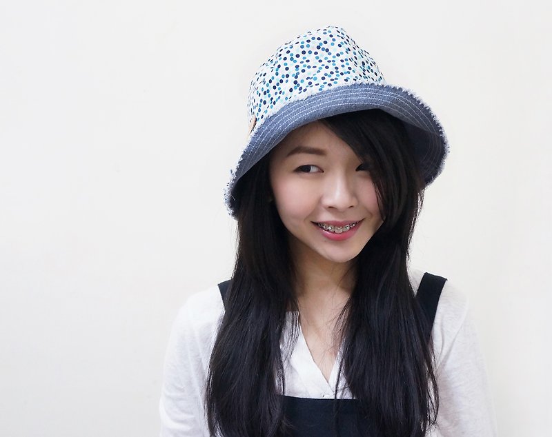 Fickle sided hat | blue candy sprinkle one place - หมวก - วัสดุอื่นๆ สีน้ำเงิน