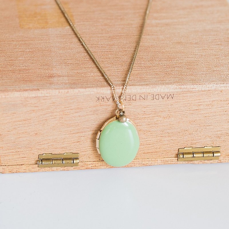 OOPSY - Enameled Locket Necklace/ 法瑯盒長鍊 - 翡翠綠 - 項鍊 - 其他金屬 綠色