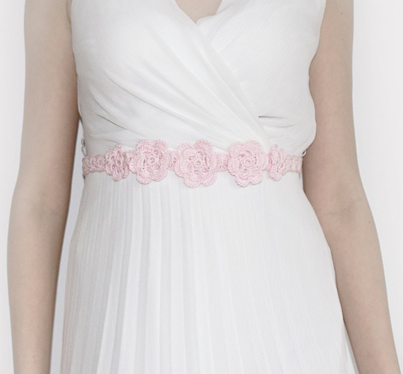 Cherry Blossom Pink Bridal Belt - Rose Blush Pink Crochet Floral Belt for Weddings as Bridal Sash, Flower Girl or Matching Bridesmaid Belts - เข็มขัด - วัสดุอื่นๆ สึชมพู