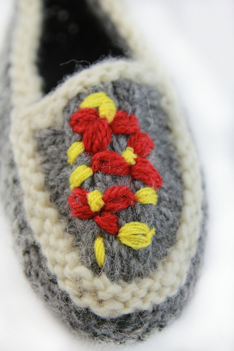 [SUSS] 南歐塞爾維亞羊毛拖鞋襪＿鄉村系列灰色紅花黃葉 ♥22~24cm♥ 現貨限量一雙 - 襪子 - 其他材質 灰色