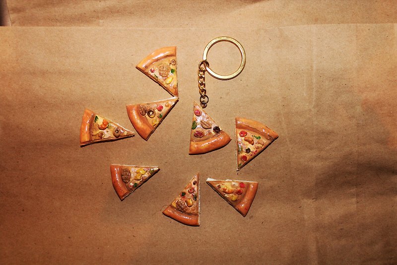 [Moses's warehouse] Pizza small key ring - Keychains - Cement Gold