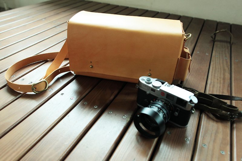 004 camera bag - กระเป๋ากล้อง - หนังแท้ สีกากี