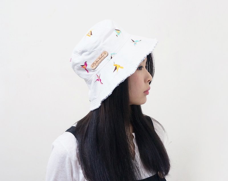 善變的雙面漁夫帽 | 舞彩繽紛摺紙鶴 - 帽子 - 其他材質 白色