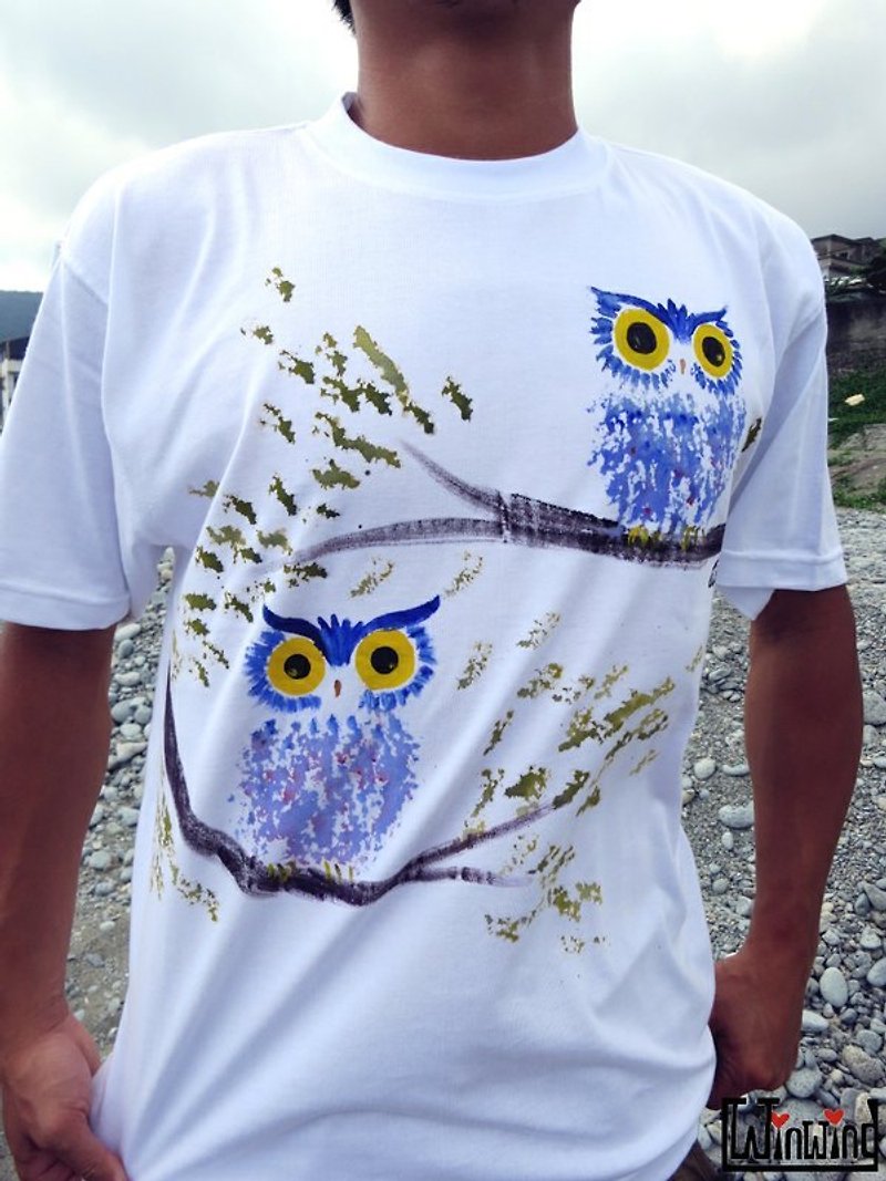 Jungle Twin Owl Winwing Hand-painted Clothes - เสื้อยืดผู้หญิง - ผ้าฝ้าย/ผ้าลินิน หลากหลายสี