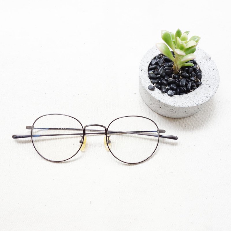 Lightweight titanium metal box iron gray pinkoi Limited - Glasses & Frames - Other Metals Gray