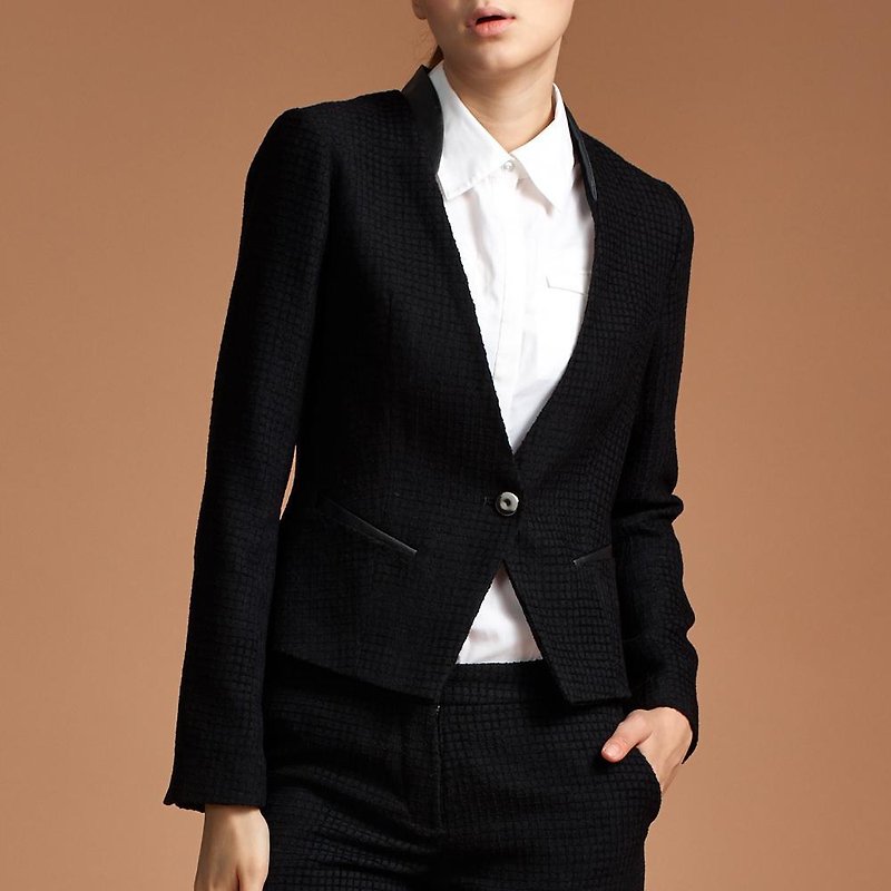 Women Black Blazer - เสื้อแจ็คเก็ต - วัสดุอื่นๆ สีดำ