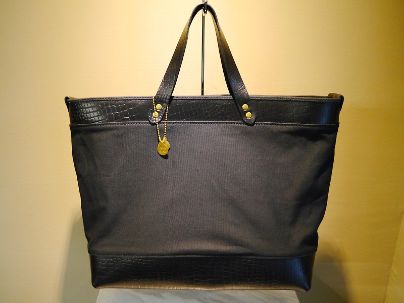 【YuYu】名模張珈瑜自創品牌 -Weekday Bag 黑色鱷魚紋 - 側背包/斜背包 - 真皮 黑色