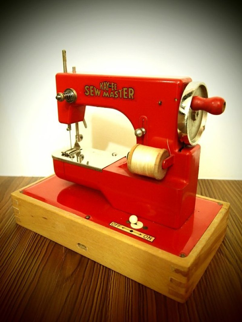 1940年代德國古董縫紉機 KAY an EE TOY SEWING MACHINE 紅 - 其他 - 其他材質 紅色