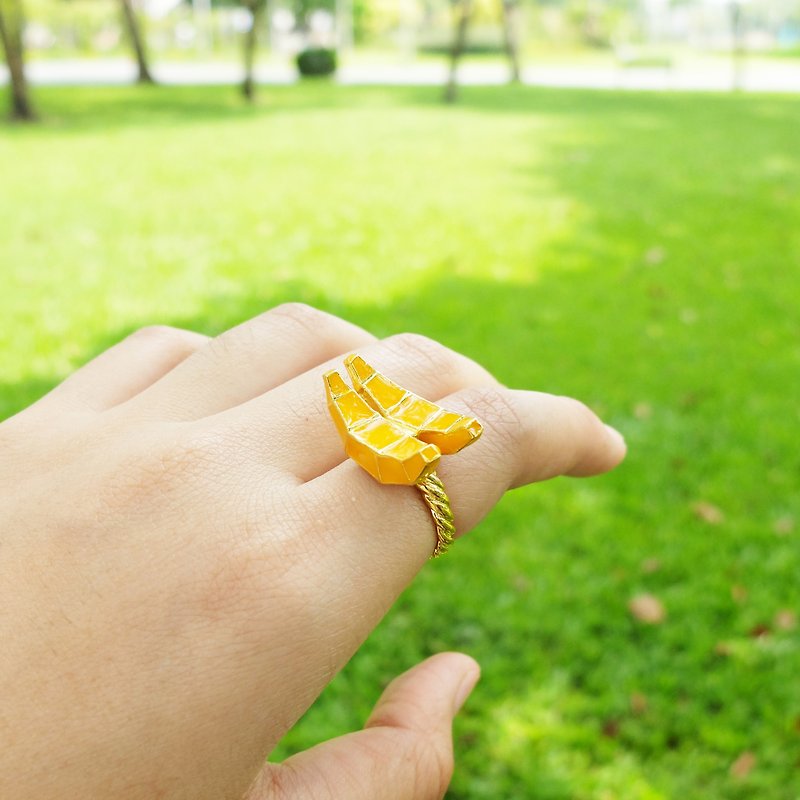 Glorikami Yellow Banana ring , adjustable size - แหวนทั่วไป - วัสดุอื่นๆ สีเหลือง