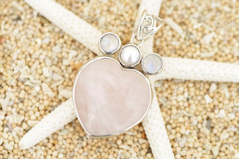 Heart of rose quartz and Rainbow Moonstone, pearl pendant - สร้อยคอ - เครื่องเพชรพลอย สึชมพู