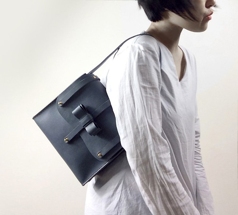 Zemoneni leather Lady shoulder bag in grey color - Messenger Bags & Sling Bags - Genuine Leather Gray