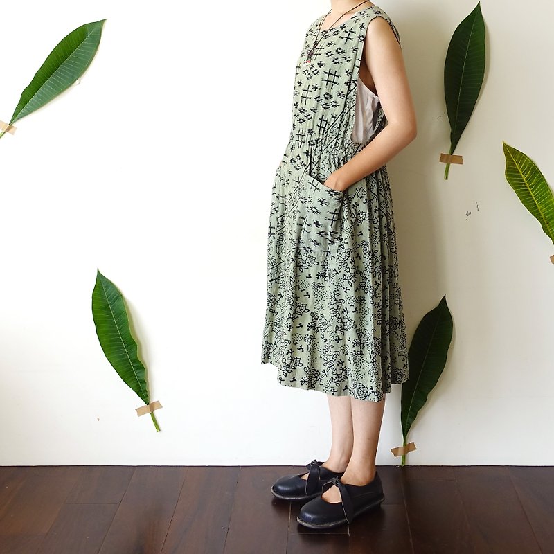 BajuTua/古著/ 嬉遊象群 古綠色縮腰印花洋裝 - 連身裙 - 棉．麻 綠色